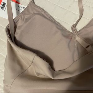 Bnwt hm light sports bra, ladies sz small (fits more like xs)